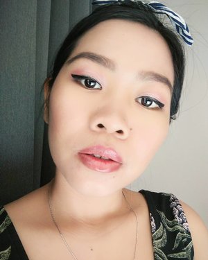 #MOTD 
Face :
Porefessional by @benefitindonesia 
Jupiter liq. Foundation by @menard_id shade 41y
Countur / shading / bronzer by @iheartmakeupidn
Ombre blush by @nyxcosmetics_indonesia 
Highliter by @becca

Eyes
Eyebrow by @silkygirl_id 
Eye shadow by @justmiss_id no 3
Eyeliner eyexpert hi black liner by @wardahbeauty 
Lips
Lip liner by @flormarindonesia no 202
Lip gloss juicy by @lancomeofficial .
.
.
#Makeup #Beauty #MOTD #tapfordetail #ClozetteID