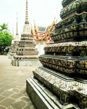 Happy Friday happy long weekend 
Jangan lupa liburan Dan tetap bersyukur
.
.
.
.
#Temple #WatPho #architecture #Budaya #Thailand #Traverra #traverrabangkok #ClozetteID
