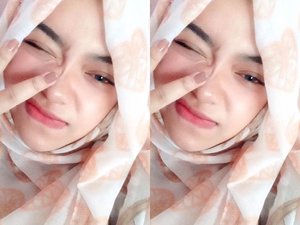 hijab of tha day haha pardon my 'alay' face 😁😁.......#hotd #nofilter #peach #clozetteid #peace #wink #selfie #hijaboftheday #potd #nude #pastel #instadaily
