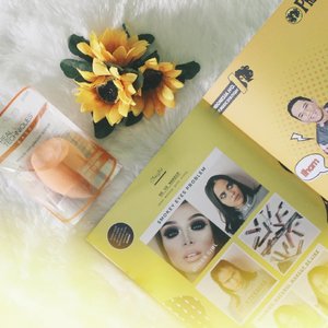 too in love with this @realtechniques miracle complexion sponge🌻...#realtechniques #realtechniquesmiraclecomplexionsponge #realtechniques_id #ClozetteID #JogjaBloggirls #Blogger #sponge #beautyblender #ggrep