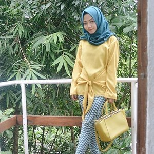 How about yellow?🍋...#clozetteid #hijab #ootd #fashion #yellow