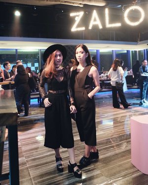 Standoffish and her friend at @zaloraid style awards last night✨
#ZSA2017 #GalaxyAxZalora #BornToExplore