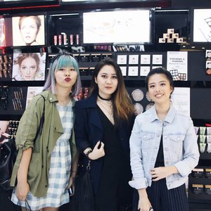 Sandwiched by these friendly bloggers at @absolutenewyork_id launch event and opening💄
Event post is live on the blog!
.
.
#LYKEambassador #clozetteid #clozette #ABSOLUTENEWYORKINDONESIA #AbsoluteNY #ANYxClozetteIDReview #ClozetteIDReview #ClozetteID