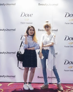 I feel like a fat minion😂 Post about Dove event is up on the blog! Link on bio!
#BEAUTYJOURNALXDOVE #BEAUTYJOURNAL #WAJAHISTIMEWA #DOVEIDN @BEAUTYJOURNAL @sociolla