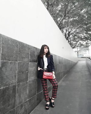 I'm so observant and quiet. People don't know how much I know just from listening.
.
.
.
#clozetteid #personalstyle #styleblogger #ootd #cgstreetstyle #streetstyle #ggrepstyle #PrettyMessedUpStyle #lookbookindonesia #ootdindo @lookbookindonesia @gogirl_id