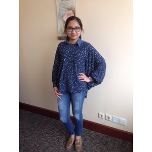 Fri to the day! 
Fav sweater by @retailthrpy 
#clozetteid #ootd #office #fashion #officeoutfit #tgif #clozzetedaily