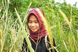 “When you have lost hope, you have lost everything. And when you think all is lost, when all is dire and bleak, there is always hope.” ― Pittacus Lore
.
.
.
#qotd #quotes #ignorethatflatnose #smileinthemiddleofreed #hijabi #hijabstreet #clozetteid #clozettedaily