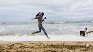 Sebuah cuplikan tentang kebahagian para Bolang yang sedang bermain di tepi pantai 🌊🌊🌊
😂😅😉🙆✌
(That waves' sound😍❤)
.
.
.
🎥 : @fakhranzul
#shortvideo #bolang #slowmotion #slowmo #beach #clozetteid #clozettedaily