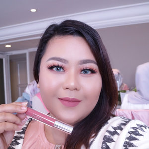 I was wearing @wardahbeauty exclusive matte lip cream shade Fruit Punch. I'll make video swatches if I got complete shades. Stay tune on my page 😘😘😘 #wardah #wardahbeauty #exclusivemattelipcream #lotd #lipstick #clozetteid #bloggerceria #colordategathering
