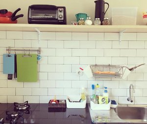 Good morning from our little kitchen 🏡
.
.
.
#clozetteid #motherhood #kitchen #homeRhome