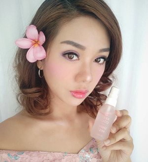 Dull and dried skin can cause a cakey makeup. For a brighter skin and perfectly fix makeup I use this Keep Cool Shine Fixence Mist. It makes my skin feel so fresh all day. Just simply shake it gently and spray the mist at 20 - 30 cm distance from face. Use it before makeup to refines your skin texture and moisturize it. Use it after makeup to fix it and present radiance on your face. Not to mention its super cute pink packaging .Get this @keepcool_official now at @charis_celeb by simply click link on my bio#CHARISCELEB#KEEPCOOL#SHINEFIXENCEMIST