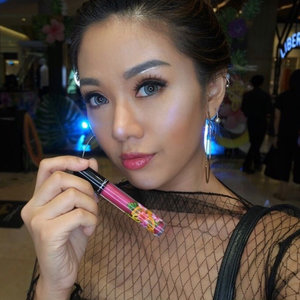 TBT M•A•C Fruity Juicy Event, @maccosmetics Launched new collection of sun kissed succulence that will shake up the summer.

I'm wearing 💄 : "La Salsa" cremesheen glass

#MACCosmeticsID#MACFruityJuicy