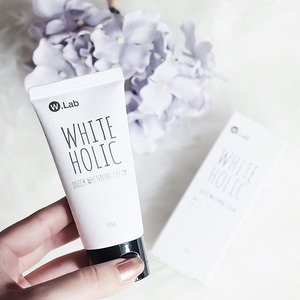Another mini review from product that I got from @charis_official, W Lab White Holic Quick Whitening Cream 💗 it makes my skin brighter, soft, glowing and hydrated😍 I did notice an immediate brightening effect of the skin a few moments after the application. This cream feels really lightweight and It has a light and refreshing peach scent too🍑 I do recommend this for any of you who are searching for a natural way to brighten up your skin💖 swipe left to see the difference before & after I applying the product to my skin✨---You can also buy this product at https://hicharis.net/ronapermataa 💖 #BeautyVeller #CharisCeleb #WLab #clozetteid---#bblogger #blogger #wiwt #photooftheday #vscophile #vsco #vscocam #instadaily #igdaily #snapseed  #potd #vscogood #beautyblogger #liveauthentic #vscodaily #igers #instagrammers #beautyjunkie #makeupjunkie #makeup #motd #beautyenthusiast #pinterest