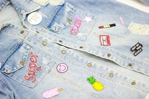 90's vibe alerts... Reviving my old denim jacket with some patches from @stradivarius ❤️❤️❤️ Read my article about
"5 Hacks to stay stylish on budget"
Link on bio 🎈🎈🎈 #clozetteid