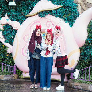 Triplet-ing in Disney land, checked! ✅#clozetteid #mellatravelogue
