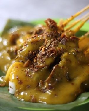 Sate Padang
Jangan lupa makan siang lho 🍴
Happy lunch! 😍
.
.
.
.
#satay #satepadang #indonesianfood #indonesiancullinary #clozetteid  #instafood #foodie #foodphotography #foodoftheday #foodgram #like4likes #followforlike #sonyxperia #igersworldwide #ritystory #ritystyle #mytravelgram #travelerlife #foodlovers #womanblogger #exploreindonesia #kuliner #culinary #foodporn #picoftheday #foodlover #foodgallery#makananindonesia #instafood #foodpics