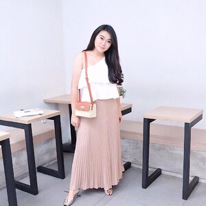 The difference between fashion and style is Quality...Rotan bag : @hellohatter.co Dolled up with : @le_mermaidshopHeels : @zara ..#fashionblogger #beautyblogger #ootdasian #fashionpeople #endorsement #ootdasian #clozetteid