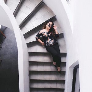 There’s no elevator to success. You have to take the stairs and take the first step. When you think its difficult. Never going down. Stay and lay down for a second. Until you felling better then Wake up and take another step !! #selfreminder #shophausmenteng 📷 @vicisienna
____
#Clozetteid #lookbookindonesia #ootdfashion #beautyjunkie #makeupjunkie #ootdshare #ootdstyle #ootdbandung #vsco #ggrep #ggrepstyle #lykeambasasador #fashionpeople #whatiwore #jesislook #jesiswear #lookbook #ootdindo #ootd #ootdindonesia