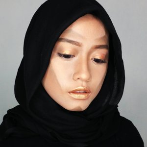 Flormar in Goldish E.T. 👽 @flormarindonesia
.
Deets
Flormar Iluminating Primer Makeup Base
Flormar Double Radiance Primer Highlighter
Flormar Eyebrow Shadow #brown
.
#igowiththeflo
.
.
#et #makeup #gold #clozetteid
