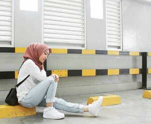 “Fall down seven times, get up eight.” -....#ClozetteID #ootd #potd #beautyblogger #beautybloggerindo #lookbookindo #nike #hijabfashion #hijabstyle #hijab