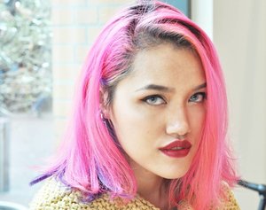 Red #lipstick for #fallseason ❤🍃
.
#LYKEambassador #ClozetteID #clozettedaily #makeup #asian #wakeupandmakeup #makeupaddict #beautyblogger #asianbeautyblogger #indonesianbeautyblogger #beautybloggerid #bloggerceria @bloggerceriaid #bloggerbabes #vsco #MOTD #l4l #selfie #LOTD #bblogger #pinkhair #mermaidhair #nyxcosmeticsnl