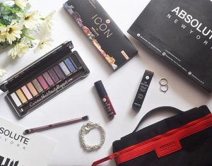 Pernah nggak dapet make up yang kualitasnya bagus banget dengan harga super affordable? I just tried @absolutenewyork_id 's Icon Eyeshadow Palette Twilight & Lip Mousse in shade Lavish. And fall in love with them soo deep!

Cek review lengkapnya (dlm bahasa Indonesia) + launching event report di #blog aku yaa: http://curiousaboutbeauty.blogspot.co.id/2017/05/review-absolute-new-york-icon-eyeshadow.html

Atau klik #linkinbio

Again, welcome to Indonesia and congrats @absolutenewyork_id for the 1st & 2nd store opening. Thank you juga @clozetteid for having me ❤

#ABSOLUTENEWYORKINDONESIA #AbsoluteNY #ANYxClozetteIDReview #ClozetteIDReview #ClozetteID #clozettedaily
#makeup #makeupaddict #beautyblogger #asianbeautyblogger #indonesianbeautyblogger #beautybloggerid #bloggerceria #bloggerbabes #fdbeauty #beautyreview #flatlay #beautyflatlay #whywhiteworks #l4l #bblogger