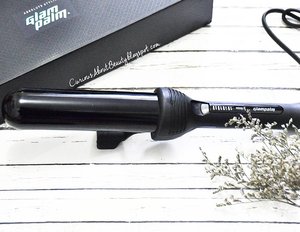 What is your fave brand of #hairstyling tool? Mine is @glampalmindo, I own their straightening iron with clinic mode and got lucky to get their 38mm curling wand from @clozetteid & @glampalmindo #cotwxglampalm 1.5yrs ago 😅
.
I know it's sooo late to publish the review now, I actually had made the draft and recorded the video 2 days before I gave birth to Audrey, but it was so hard to edit the video back then (due to my lack of skill and time obviously), when I finally stole my sleeping time to do that, the file got corrupted for 2 times! If you only have full of disturbance 4 hours sleep/day for weeks you'd know how it feel.. I was frustated and just let it go.. but it haunts me to have an unfinished work, so here it is, the review + tutorial of Glampalm Wireless Curling Iron 38mm is finally up on my #blog and #vlog (however I hate the video, so just skip it if you don't wanna throw up later 😅)
.
This curling wand is perfect if you have long hair and aim for a natural, loose curl or wavy hair. Click the #linkinbio for the complete review
.
Thank you @clozetteid
& @glampalmindo n sorry for the very late review..
.
#ClozetteID #clozettedaily #beauty #beautyreview #LYKEambassador #beautyblog #beautyblogger #bloggerbabes #beautyvlogger #asianbeautyblogger #beautybloggerindonesia #bloggerceria @bloggerceriaid #bblogger #flatlay #flatlays #beautyflatlay #whywhiteworks