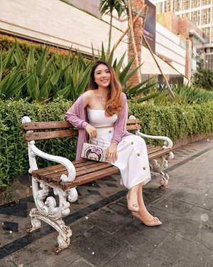It’s a good sunny day out ☀️ Feeling so feminine and sweet in this outfit! How I love wearing this Chloe Loose Outer in Dusty Pink from @monomolly.id 💗 Super comfy, stretchy and most of all, very breathable! Perfect for daily attires 🥰
—
Anyway, my giveaway fo you to win their outer ends tomorrow! Spot my OOTD post in Jakarta’s MRT for the giveaway rules ✨
—
#JoinTheTrend 
PriStyleDiaries
📸 @shindyursula
.
.
.
.
.
.
.
. 
#whatiwore #womensfashion #giveawayindonesia #giveawayjakarta #fashionistas #chic #portrait #ootdinspiration #ootdbloggers #lotd #fashionblog #bloggerstyle #fashion #wiwt #styleinspo #instastyle #ootd #stylist #styleblogger #blogger #fashionblogger #fashionpeople #influencer #fashioninfluencer #style #outfit #streetstyle #clozetteid
