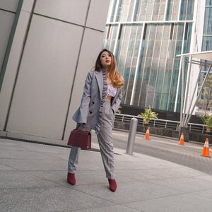 So how was your first day back to work? 💼—#PriStyleDiaries📸 @aawan.setiawan .......#whatiwore #portrait #womensfashion #fashionistas #chic #fun #quirky #parisian #feminine #street #streetstyle #parisienne #parisianstyle #travelblogger #lotd #bloggerstyle #fashion #styleinspo #instastyle #blogger #styleblogger #stylist #fashionblogger #influencer #ootd #fashioninfluencer #style #outfit #clozetteid
