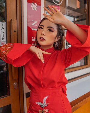 Feeling so oriental in this Cheongsam Top from @gaudiclothing.id ♥️ Counting down and I can’t even wait for the special day for the good foods and reuniting with my big family! 🎉 What are you looking forward the most from CNY?—#GaudiOOTD#PriStyleDiaries📸 @shindyursula ......#chinesenewyear #CNY #lunarnewyear #whatiwore #portrait #womensfashion #fashionistas #parisian #feminine #elegant #parisienne #lotd #bloggerstyle #fashion #styleinspo #instastyle #blogger #styleblogger #stylist #fashionblogger #influencer #ootd #fashioninfluencer #style #outfit #clozetteid