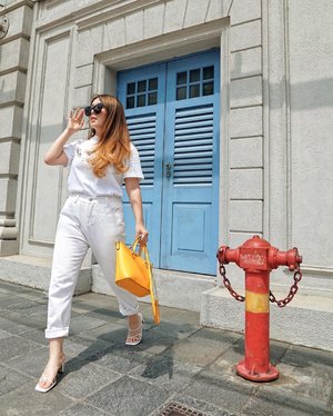Sometimes less is more. But make sure the amount you possess have excellent qualities. 💛
—
Sunglasses from @aldo_shoes 
Graphic tee from @cottonink x @unilever 
White denim from @thisisapril_ 
Kate Spade Bag from @le.hoo.gaa 
Strap Heels from @herofficialid 
#ThePetiteMissyTravels
#PriStyleDiaries
📸 @steviiewong
.
.
.
.
.
.
.
.
#whatiwore #chic #sg #singapore #sgblogger #traveling #travel #travelblogger #travelingram #travelinspiration #fashionistas #ootdinspiration #lotd #fashionblog #bloggerstyle #fashion #instastyle #blogger #styleblogger #fashionblogger #influencer #ootd #fashioninfluencer #style #outfit #summer #clozetteid