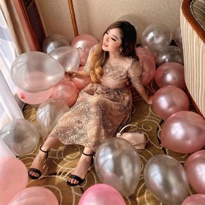 Can’t waste this dreamy playful set with pink and silver balloons prepared by @surpriseidea_! 🎈And I’m wearing this beautiful lace dress from @esye_official and black strap heels from @aldo_shoes’s Sandal Collection 💕
—
#AldoCrew
#AldoIndonesia
📸 @mariaistella .
.
.
.
.
.
.
.
.
#whatiwore #portrait #womensfashion #fashionistas #vintage #parisienne #ethereal #parisianstyle #dreamy #fun #party #travelblogger #lotd #bloggerstyle #fashion #styleinspo #instastyle #blogger #styleblogger #fashionblogger #influencer #ootd #fashioninfluencer #style #outfit #clozetteid