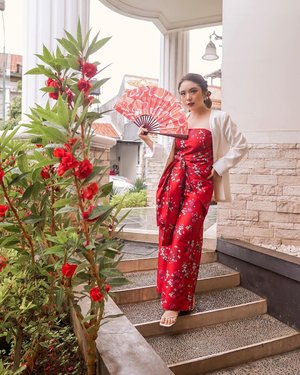 Here is my OOTD details last weekend, celebrating Lunar New Year 🧧 Not really following tradition by wearing reds every year, but I found this at @styletheoryid and I couldn’t think of a better occasion to wear it! By the way it is my third year to post a CNY OOTD at home. It’s becoming mandatory 🤫💃🏻
—
#PriStyleDiaries
📸 Mbati kesayangan ♥️
.
.
.
.
.
.
.
#chinesenewyear #CNY #lunarnewyear #whatiwore #portrait #womensfashion #fashionistas #parisian #feminine #elegant #parisienne #lotd #bloggerstyle #fashion #styleinspo #instastyle #blogger #styleblogger #stylist #fashionblogger #influencer #ootd #fashioninfluencer #style #outfit #clozetteid