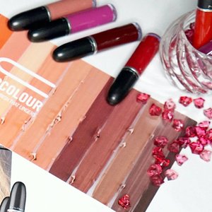 [Swipe!]
#GIVEAWAY ALERT! 📣 Look at this special box with M·A·C’s 15 most desired Retro Matte Liquid Lipcolours! 😍

My honest review: 
Every shades are gorgeous and all of them are pigmented.
All hues lovers, from nude to bright colors until the goth dark colors, you can have 'em all. They stay true and lingers all day long. I'll tell you more later!😉 I will be making lip swatch for each of them on my next post, so stay tune! ;) I will be gifting away FREE limited boxes exclusively only for my 2 lucky followers. You deserve this special treat! Just simply:
1) ❤ Double tap this post
2) 📷 Snap and post a short video of you applying your favourite retro matte liquid lip colour shade (you can visit MAC Store to try so you don't have to buy if you don't have one)
3) put hashtag #MACRetroMatte. Don't forget to mention me!😉 Good luck😘

#makeitmatteid #maccosmeticsid #clozetteid #swatch #lip @beautycontest.id
