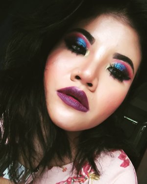 Hae instagram.
.
Was trying to be natural. Turns out im becoming bold. Too bold.
.
Taken with LG Q6
.
#piiziiwiizii #bellazhee #clozetteid #BeautygoersID #beautygoersbdg #bunnyneedsmakeup #beautiesquad #indobeautysquad #setterspace #mamak #blogger #bloggermakeup #bloggerstyle #bold #makeup #smokeyeyes #colorful #eyelook #eyeshadow