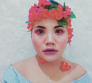flowery makeup look. i love flowers so bad, especially cherry blossom and lily.