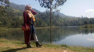 This is my outfit when i am traveled to cisanti lake several month ago. 