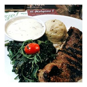 My favorite animal is steak - Fran Lebowitz
.
#hollycow #steak #clozetteid #clozette #ggrep #food #foodie #foodporn #foodstagram #instafood #kulinersemarang