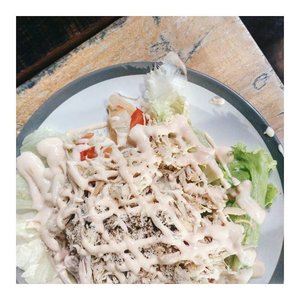 Chicken Salad.
Belinya di Jember, upload fotonya di Jogja 😂😂
.
Jadi apa resolusi 2017 mu? 😋😋
.
#clozetteid #ggrep #foodie #foodporn #chickensalad #kulinerjember #food #foodgasm