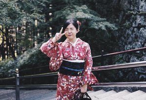 I remember, its those day I was wrapped in layers of fabric,  exhausted, got tanner since the sun was too bright,  but at the same time my happiest moment because I was at my fav place with my fav squad and my fav colour.  #travelwithvheii #vheiigoestojapan #clozetteid .
.
#japan #wanderlust #travellust #fujixa2 #fujian