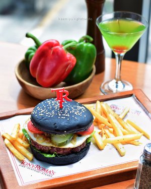 Black Wagyu by @tonyromasjakarta . Another charcoal burger bun with juicy wagyu beef patty topped with fried egg, sauted onion and mushrooms, served with french fries. The price? Only 135k 😍
.
@nikonindonesia #NikonTonyRomas2018