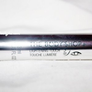 New review on my blog.. The body shop touche lumiere. Link on bio. #thebodyshop #lightening #touch #highlighter #beautyreview #beautybloggger #makeup #clozetteid #clozettegirl