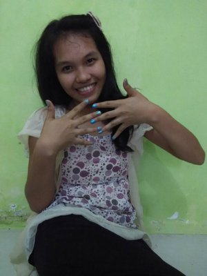Happy girl with happy nails is the prettiest. Are you the one? :D #RevlonParfumerie #ClozetteID @RevlonID.