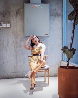 Anak monochrome yg mulai mencoba tren warna kuning. Apakah aku berhasil? 😁 .

I'm wearing yellow pants and tanktop from @gaudiclothing.id and my transparent heels from @berrybenka .
.
. 📸: @giselavi_ 
#ootdlidya #ootd #outfits #fashion #outfitinspiration #style #outfitoftheday #clozetteid #outfitideas #colorful #yellow #yellowoutfit #meandberrybenka #berrybenkalook #yellowpants