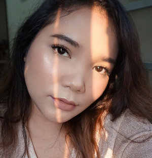 Untuk kedua kali nya aku eyelash extensions di @joannestudio.jkt dan hasilnya bener-bener memuaskan.. kali ini aku pilih yang super lentik.. kelihatan natural banget kan ya.. Dan yang pasti akan lebih irit waktu buat Make Up ✌🏼 .
.
.

#eyelashextensionsjoannestudio #eyelashextensions #selfie #selfieready #natural #clozetteid #naturallight #goldenhour #beauty #beautyenthusiast #lidyareview #lidyamakeup