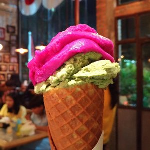 In ice cream, we trust🍦🍦🍦 Featuring mamak bloher jogja heitz @indahjuli . Akhirnya yah kongkow syantik bareng😚😚😚
.
.
#tempogelato
#visitjogja
#ifafoodjourney 
#ggrep
#clozetteid