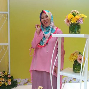 Pastel is my happy color 🌼

Wearing oh-so-me scarf! Colorful yet lovely scarf from @berbagi_pagi ❤

#clozetteid