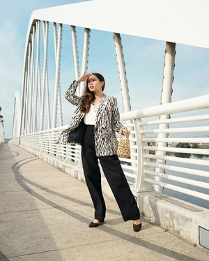 This year, King Leopard trend comes back to the lifeblood of fashion. For today's title, it would be 'How to Pull-Off Leopard Blazer 101" ✔ Loving my first-ever-leopard-blazer. 
__
#TryPomelo @pomelofashion .

Creds @janejaneveroo
.
.
.
.
.
.
#fashion #sbnblogger #clozetteid #blogger #leopard #fall #fashion #fashionphotography #fashionblogger #ootd #wiwt #passion #lookbookindonesia @lookbookindonesia #aesthetic #lightroompresets #pik #style #styleblogger