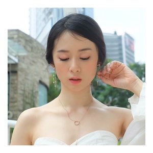 Hello necklace and earrings by @judyandpaul_official 
It’s so cute... Btw, you can find this at my @hicharis_official @charis_celeb 
#necklace #korea #styleblogger #lookbookindo #lookbook #clozetteid