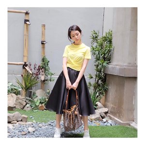 It’s a sunny day!! #OOTD 
Yellow Bright Top by @herell.id 
Black Long Skirt by @hellopupu 
I always love it @pupupaula 😘😘😘 thank you udah bantuin alter ini rok karena masih kekecilan dulu 🤣
.
.
#lookbookindo #lookbook #lookbookindonesia #ootd #ootdindo #ootdmagazine #ootdkpop #blogger #kpop #potd #streetstyle #instalookbook #kstlye #fashionstyle #fashiondiary #workfashion #instafashion #ullzang #styleblogger #koreanlook
